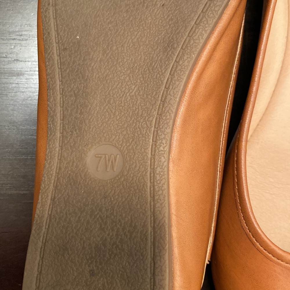 Universal Thread flats 7W - Picture 4 of 5
